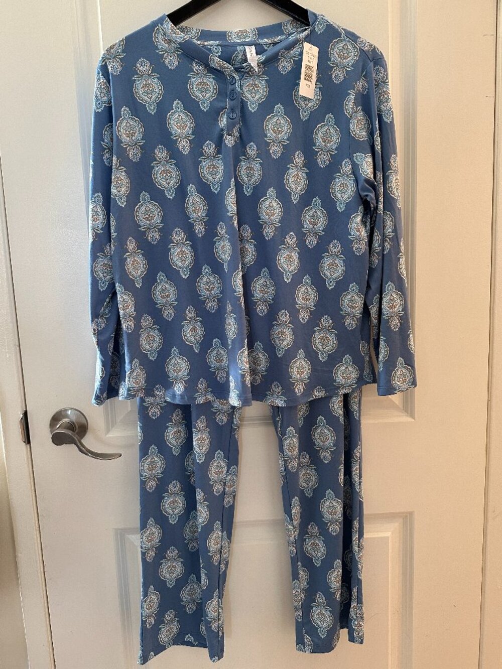 Flora Nikrooz Women's 2 pc Pajama Set Size M NWT
